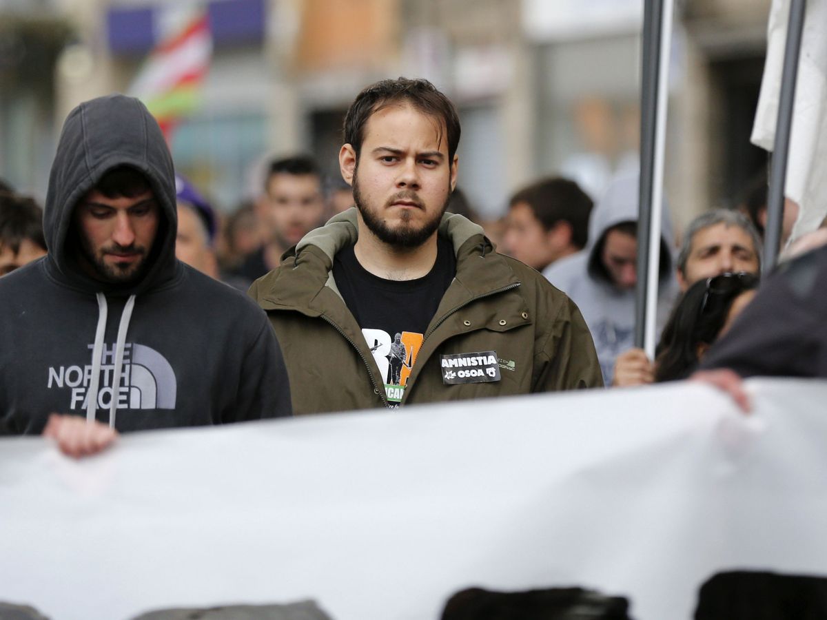 Foto: El rapero Pablo Hasél, en una manifestación a favor de los presos de ETA. (EFE)