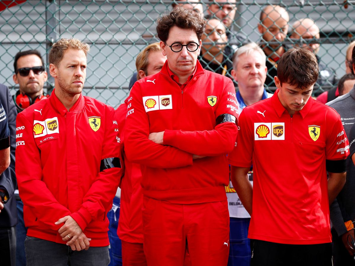 Foto: Vettel (i), Binotto (c) y Leclerc (d) protagonizan uno de los peores comienzos de curso de la historia de Ferrari. (Reuters)