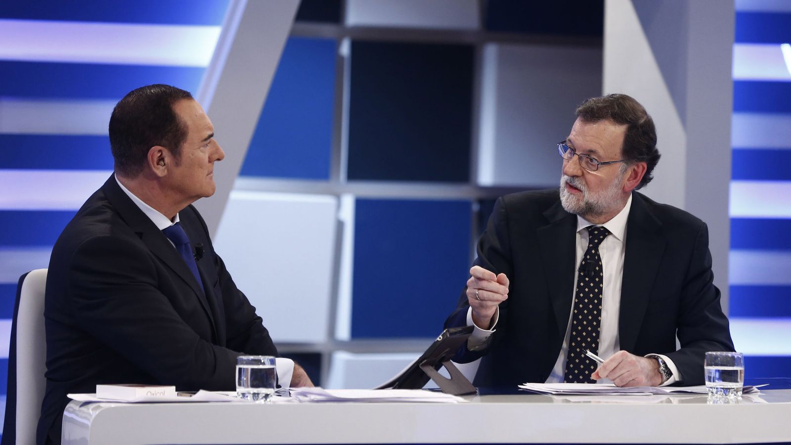 Foto: Antonio Jiménez entrevista a Mariano Rajoy en 13 TV. (EFE)