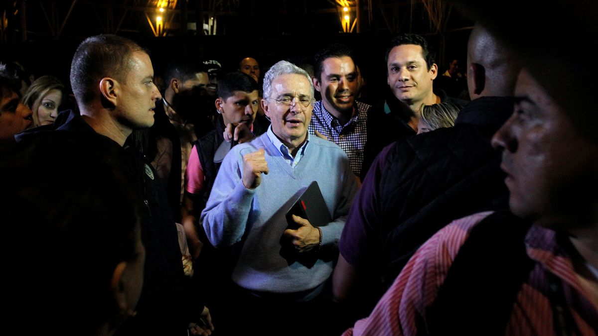 Uribe no acude a la reunión convocada por Santos con los líderes políticos