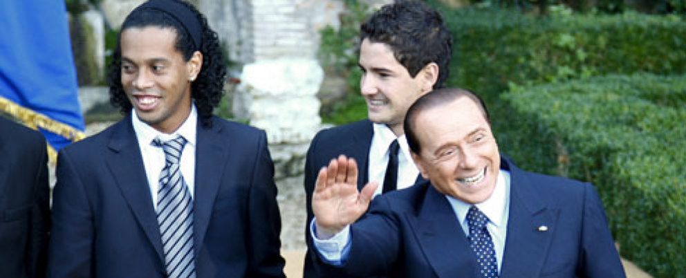 Foto: Berlusconi, dolido por la marcha de Ronaldinho, pone sus esperanzas en Cassano