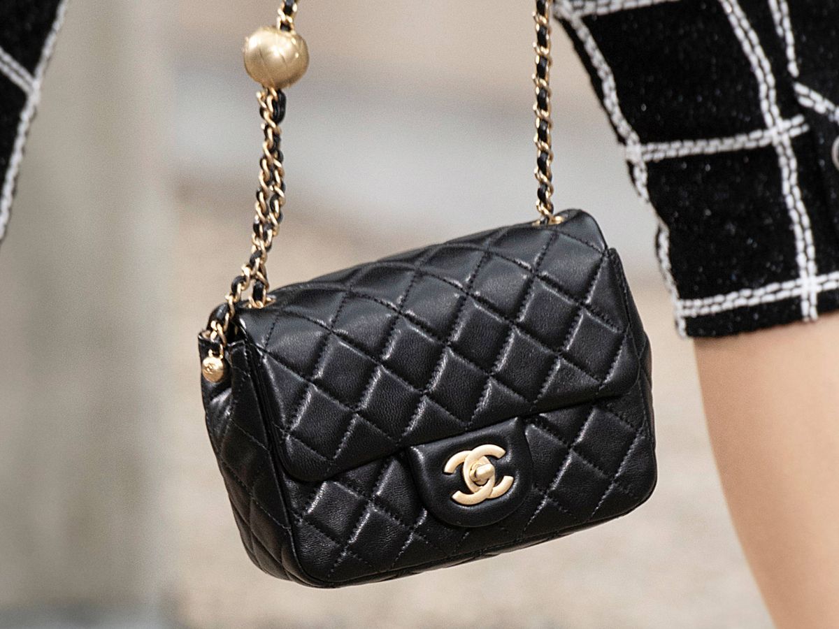 Barra oblicua boicotear Creyente De cuando Chanel creó el bolso más icónico del mundo de la moda