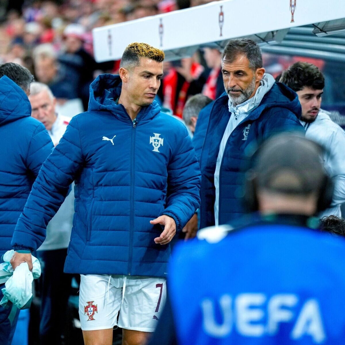 Foto de El eterno enfado de Cristiano: abandona la concentración tras quedarse sin jugar