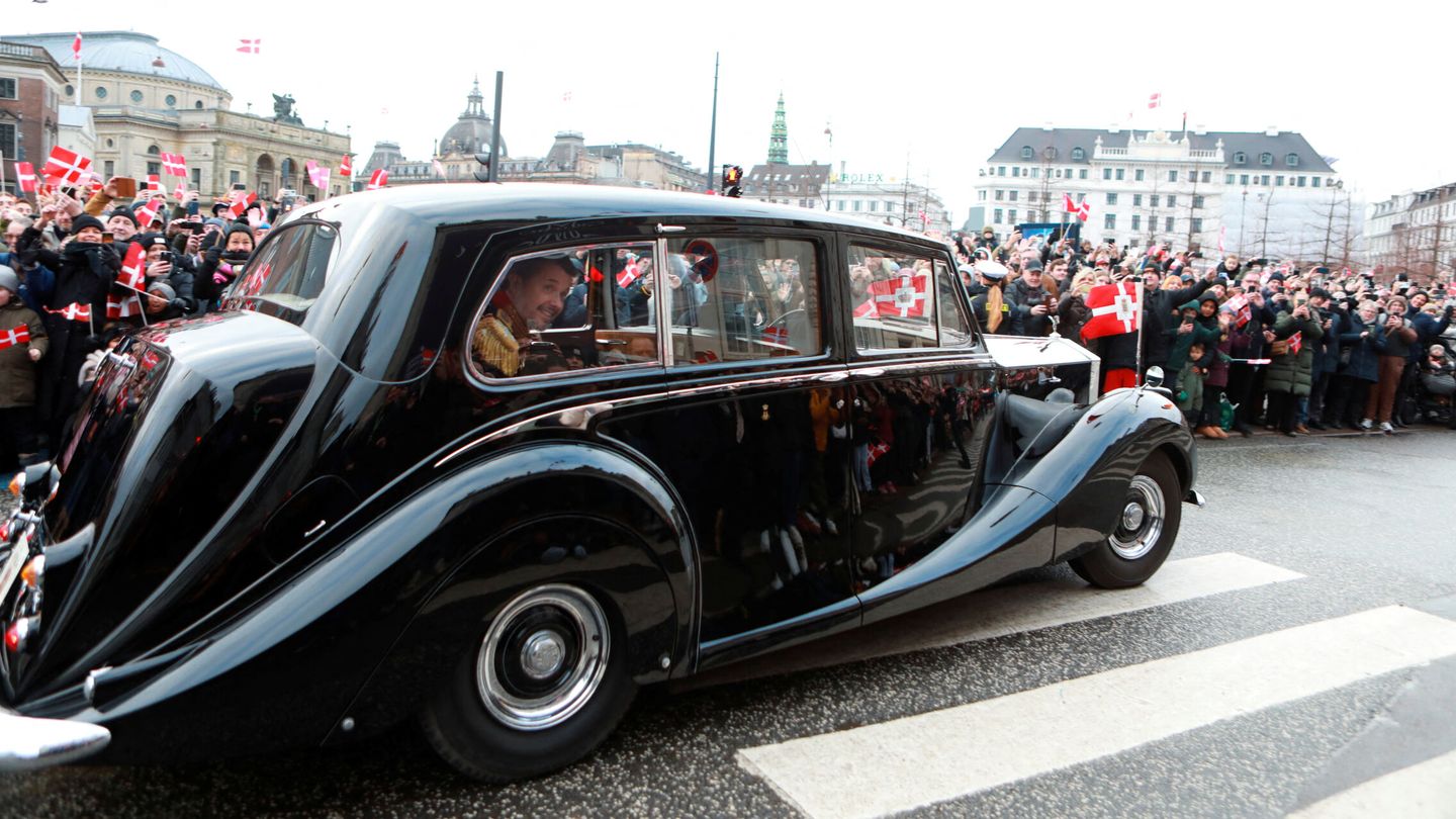 Crown Prince Frederik sits in the car Krone 1 during the drive from Amalienborg Castle to Christiansborg Castle, on the day Denmark's Queen Margrethe abdicates after a reign of 52 years and he ascends the throne as King Frederik X in Copenhagen, Denmark, January 14, 2024. Ritzau Scanpix Nicolai Lorenzen via REUTERS    ATTENTION EDITORS - THIS IMAGE WAS PROVIDED BY A THIRD PARTY. DENMARK OUT. NO COMMERCIAL OR EDITORIAL SALES IN DENMARK.