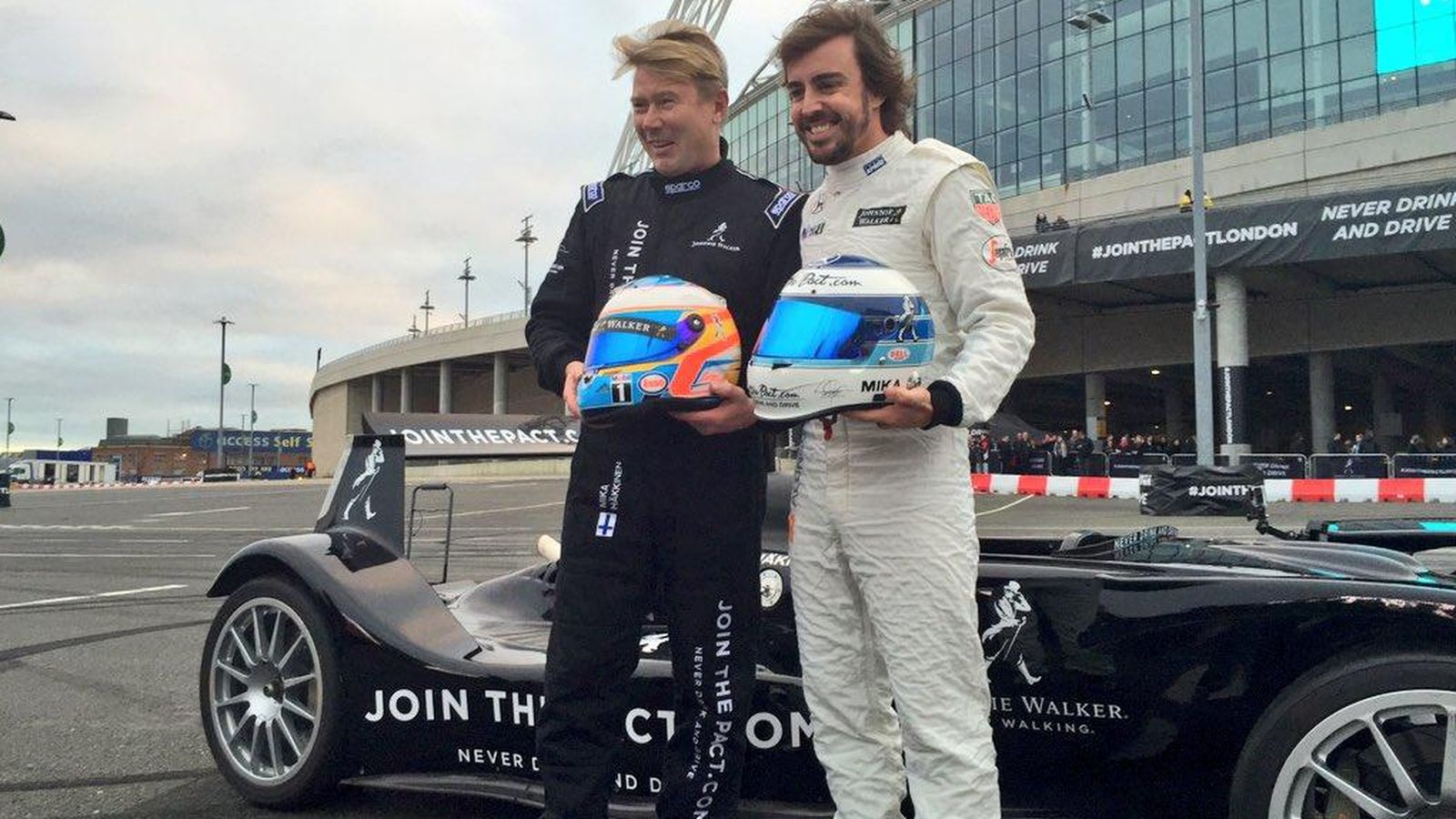 Foto: Fernando Alonso junto a Mika Häkkinen en un acto celebrado en Londres (McLaren-Honda Formula 1 Team)