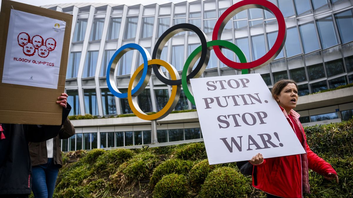 El COI levanta el veto a los deportistas rusos y bielorrusos y pide que compitan como neutrales