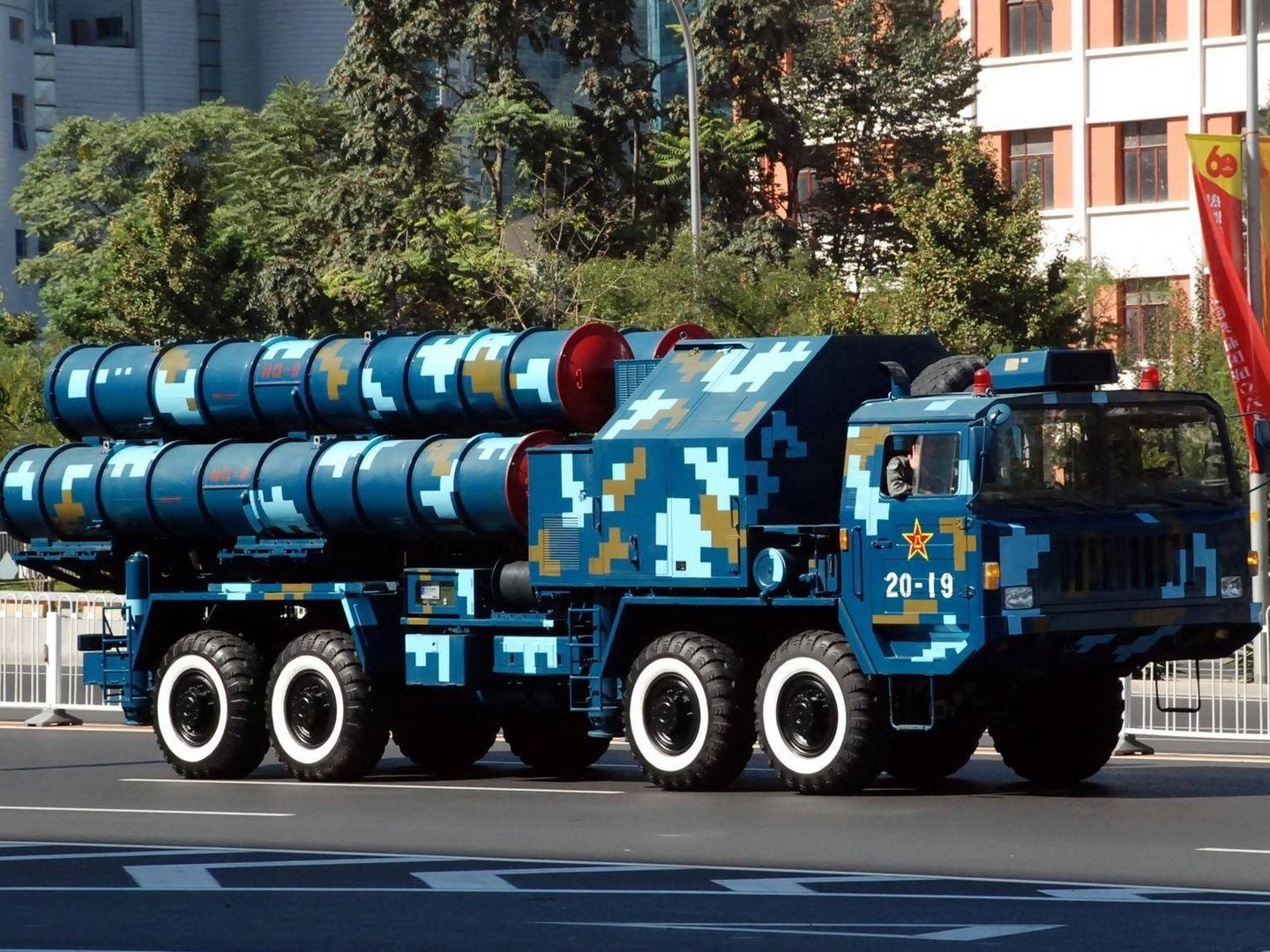Lanzador de misiles antiiae?reos HQ-9, equivalente al S-300 ruso (Jian Kang)