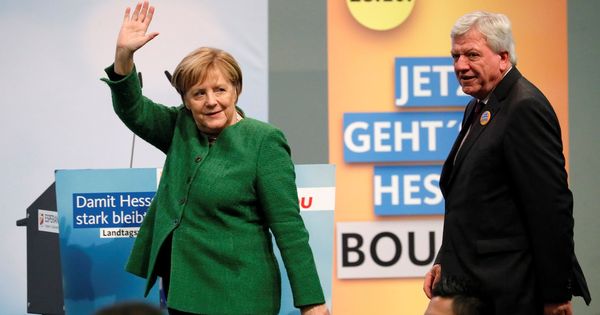 Foto: Angela Merkel, y el presidente del estado federado de Hesse y segundo de la Unión Cristianodemócrata (CDU), Volker Bouffier. (EFE)