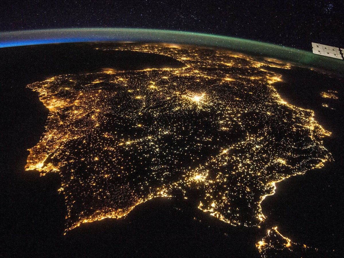 Foto: Las luces nocturnas de la Península Ibérica vistas desde la Estación Espacial Internacional. Foto: ESA