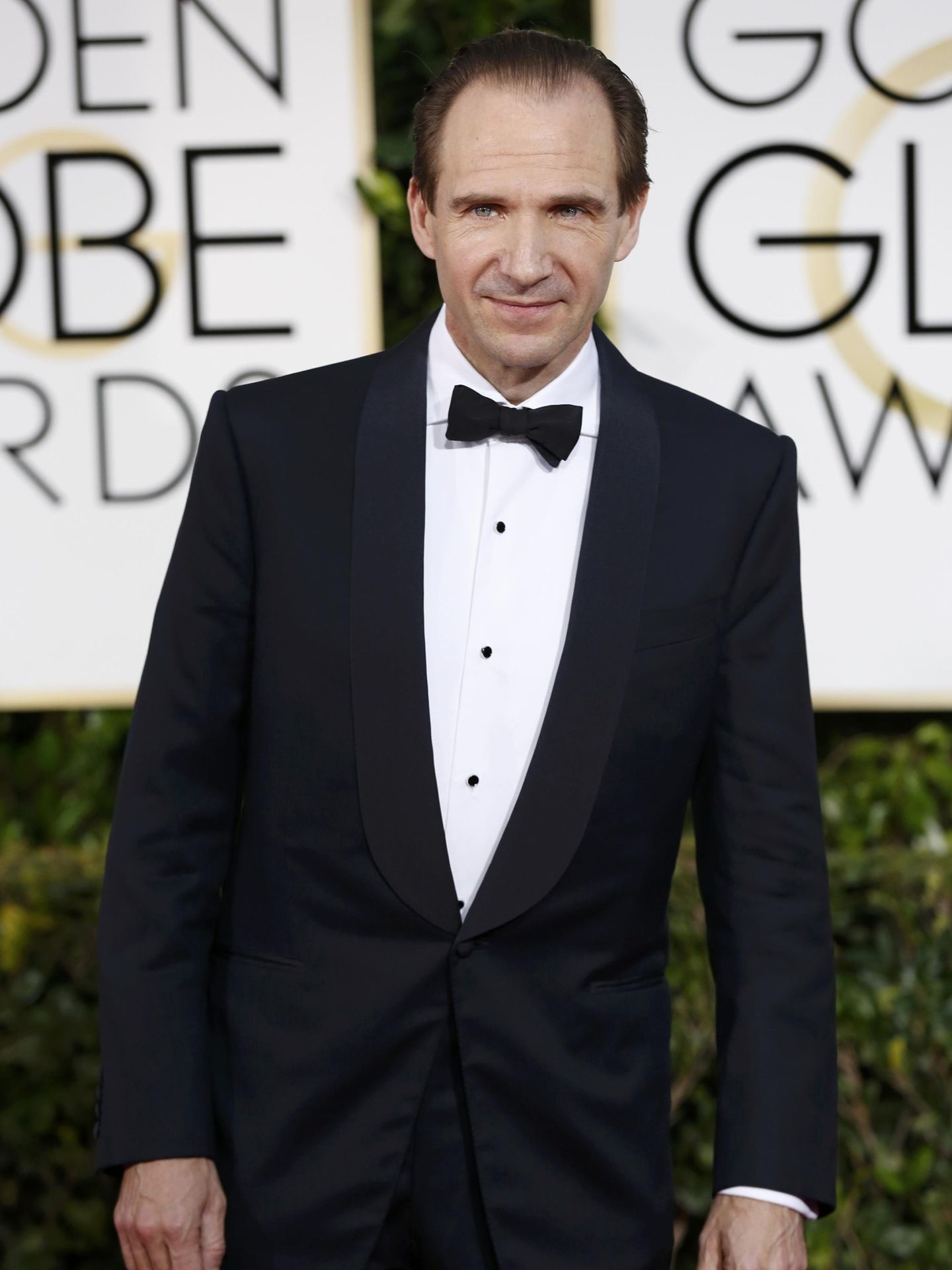 Ralph Fiennes en los Globos de Oro de 2015. (Reuters/Mario Anzuoni)