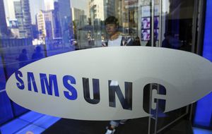 ¿Otra vez plástico? Samsung fulmina al jefe de diseño de sus 'smartphones'