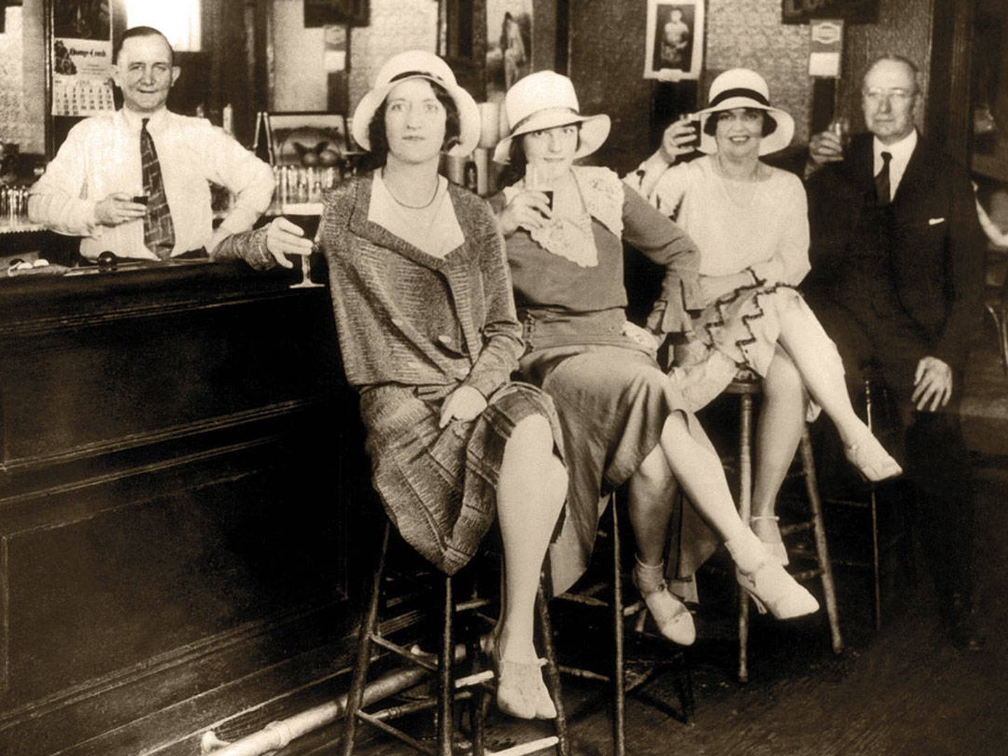 Mujeres bebiendo en Estados Unidos durante la Ley Seca
