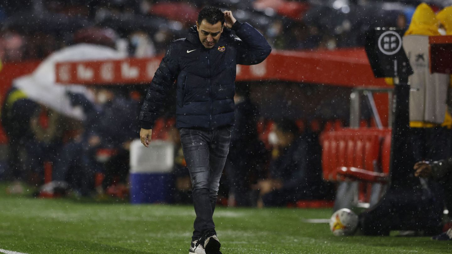 Xavi se lamenta por el empate. (Reuters/Marcelo del Pozo)