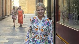 Eugenia Martínez de Irujo y los detalles de su nuevo look de invitada: un vestido bordado con flores diseñado por ella