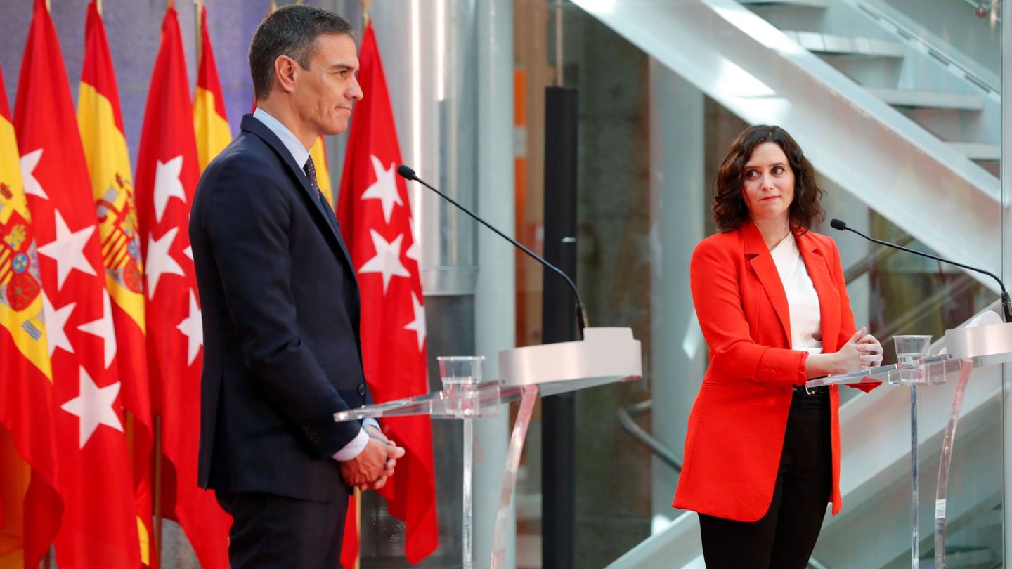 La presidenta de la Comunidad de Madrid, Isabel Díaz Ayuso, y el jefe del Gobierno, Pedro Sánchez. (EFE)