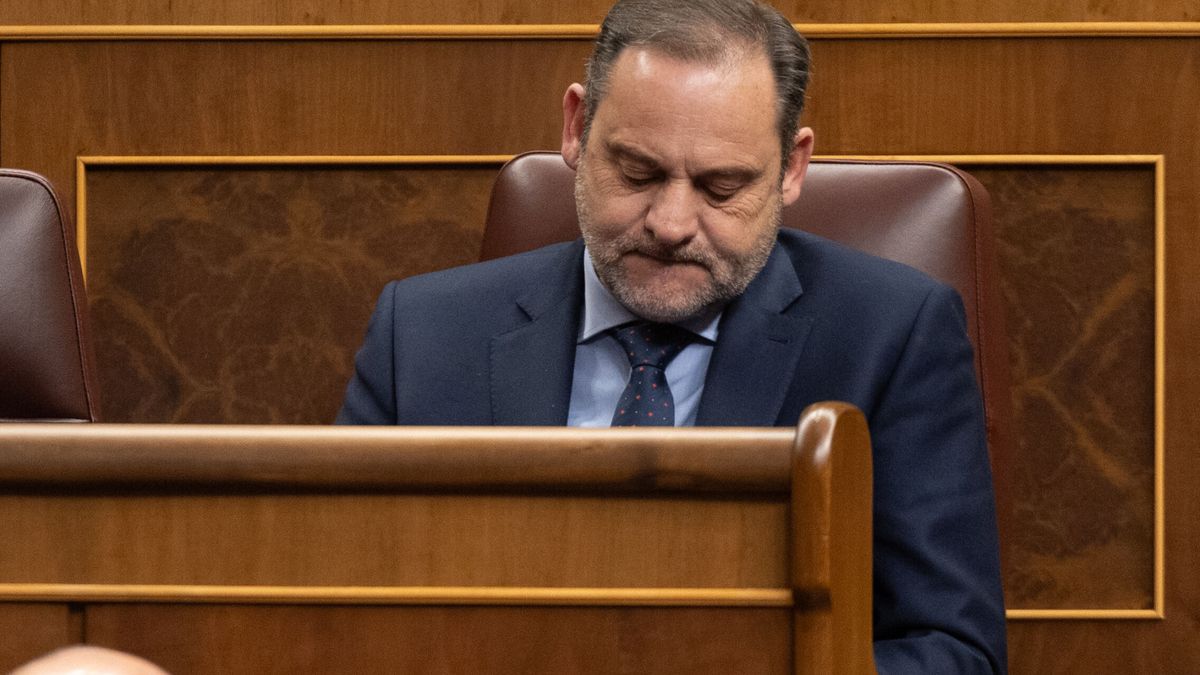 El PSOE expulsará a Ábalos al grupo mixto si no cede y entrega el acta