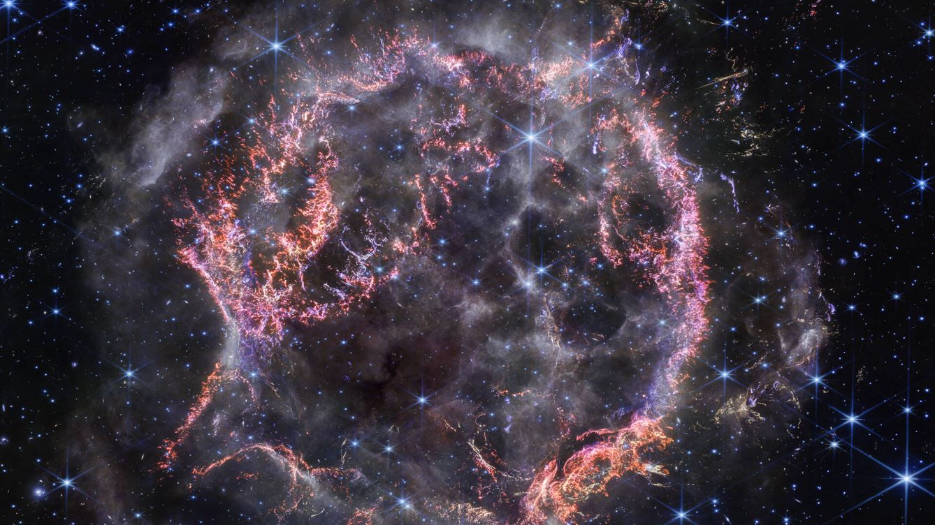 Foto: Restos de la explosión de la estrella Cassiopeia A capturados por el James Webb, que la NASA describe como "trozos de cristal". (NASA)