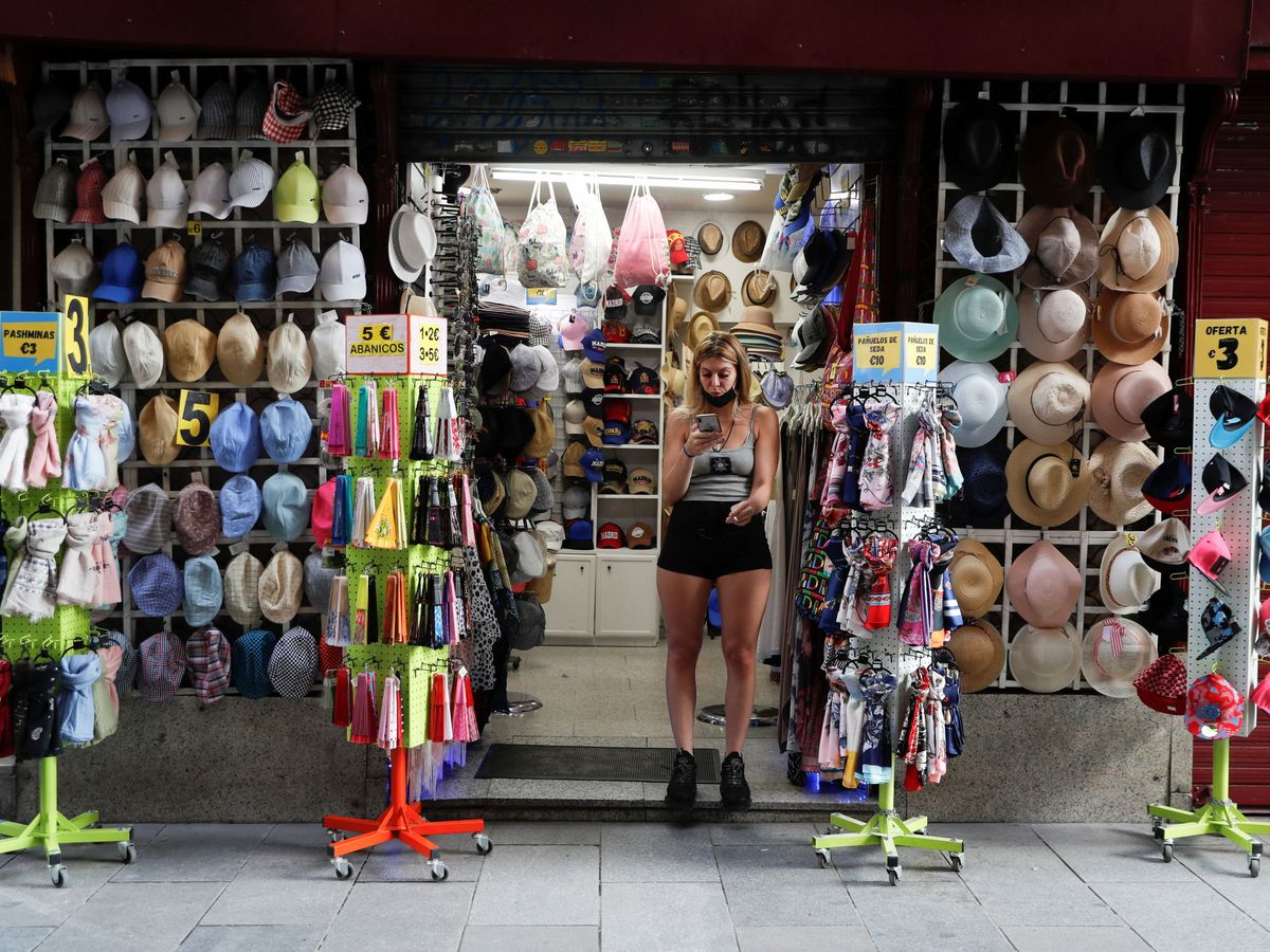 Foto: Un comercio en el centro de Madrid. (Reuters)