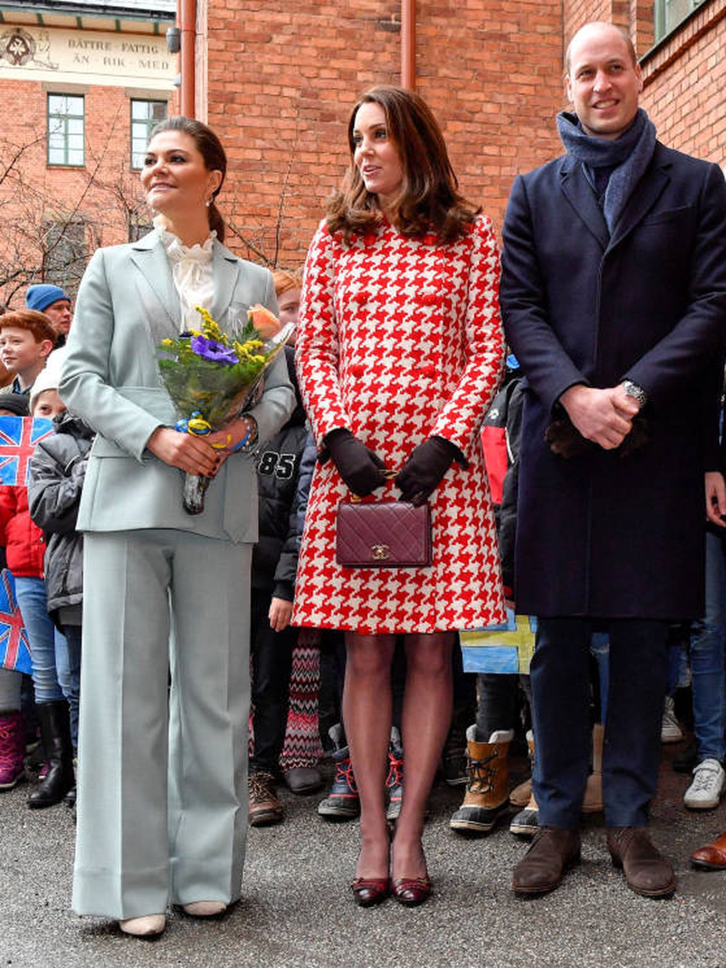 Los duques de Cambridge y Victoria de Suecia, en 2018. (Reuters)