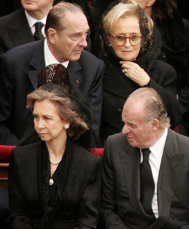 Foto: Los reyes Juan Carlos y Sofía. Tras ellos el recordado Jacques Chirac y su mujer, Bernadette. (Getty) 