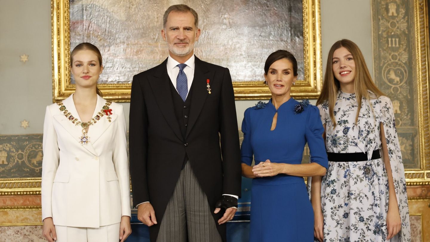 La princesa Leonor, junto a los reyes Felipe y Letizia, y la infanta Sofía. (EFE