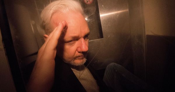 Foto: El fundador de Wikileaks, condenado a 50 semanas de cárcel tras su arresto en la Embajada de Ecuador en Londres (Efe)