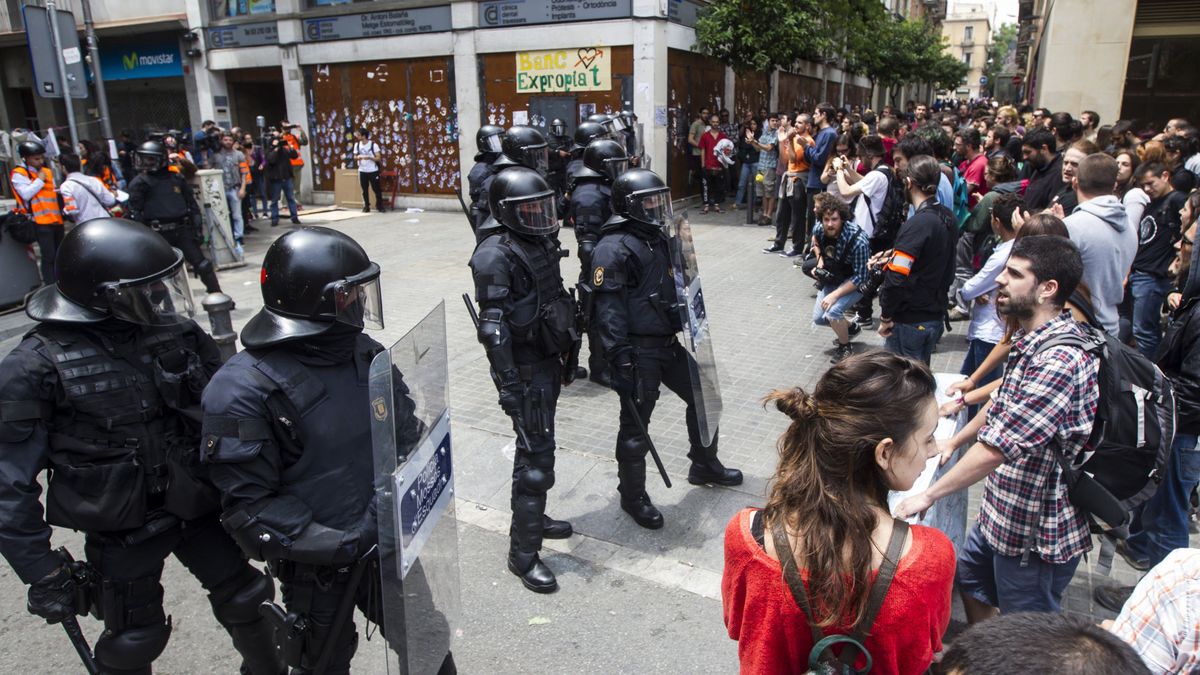 Grupos antisistema se movilizan para tomar la plaza de Bonanova de Barcelona y plantar cara a Desokupa
