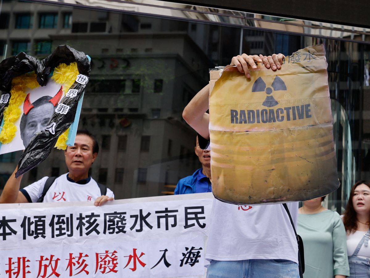 Foto: Protestas en Hong Kong tras el anuncio del Gobierno japonés de que iba a verter las aguas radioactivas de Fukushima al océano. (Reuters/Tyrone Siu)