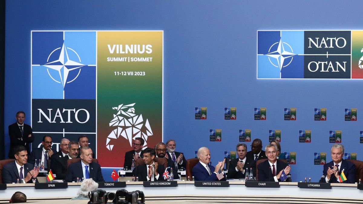 La OTAN se reúne con Zelenski tras su crítica a la "vaga" invitación a Ucrania