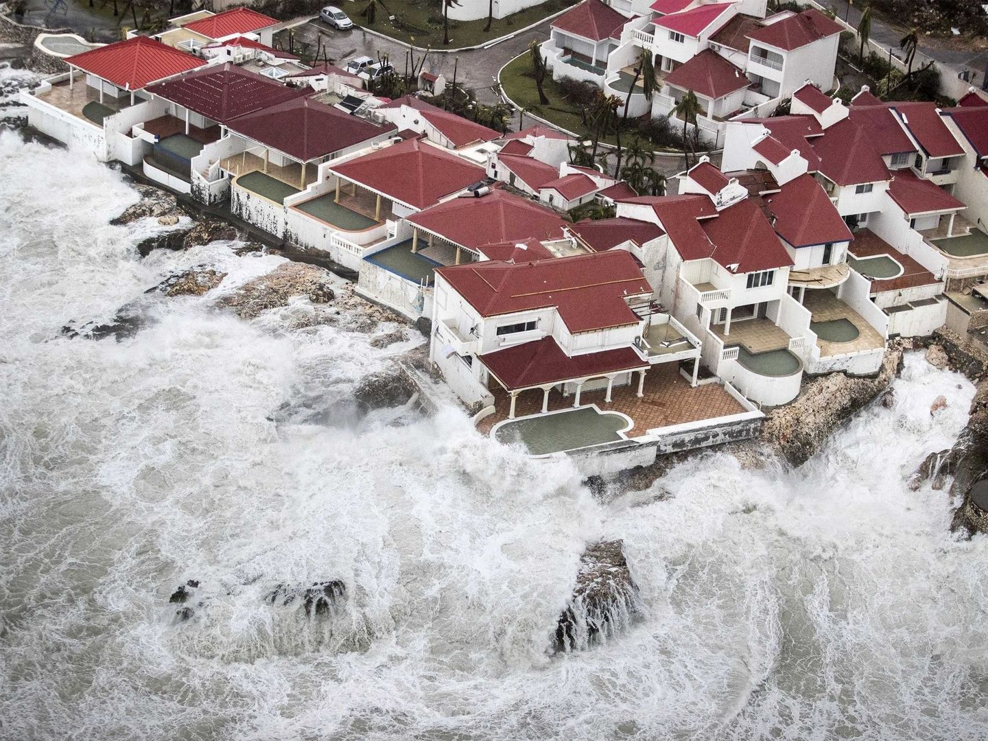 Daños causados por el huracán Irma a su paso por Philipsburg (San Martín). (EFE)