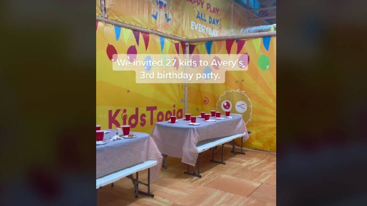 Nadie asiste a su fiesta de cumpleaños y termina celebrándolo con