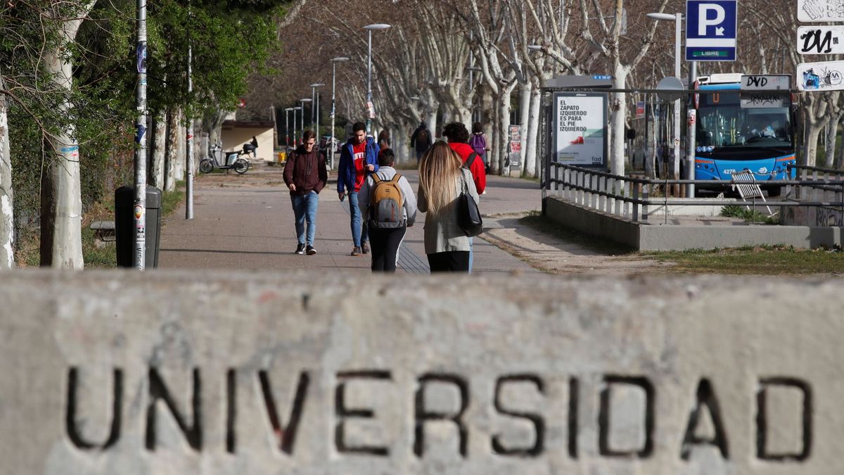Castells propondrá a las comunidades un precio máximo para las tasas universitarias