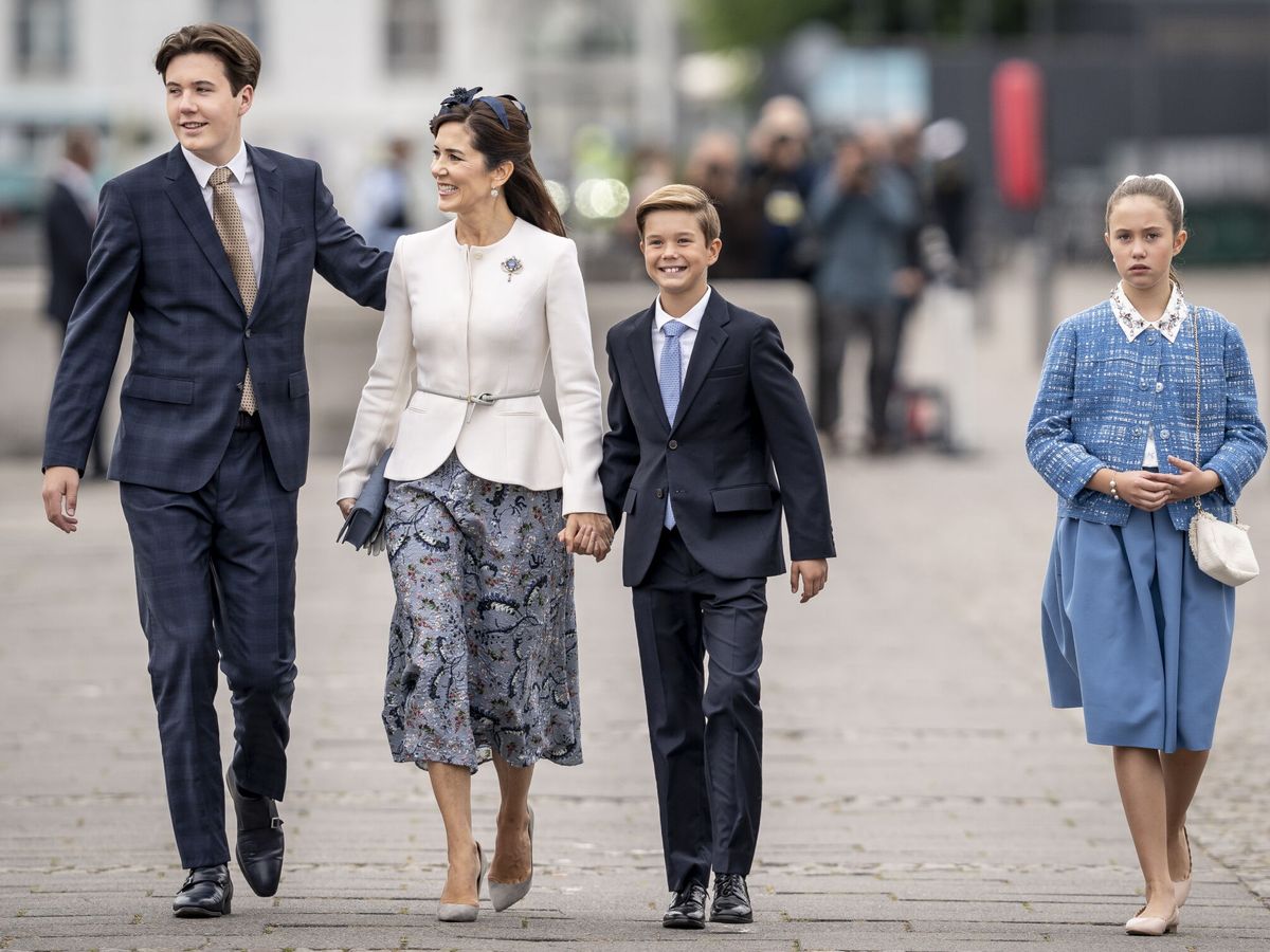 Foto: Mary de Dinamarca, junto al príncipe Christian y sus mellizos, Vincent y Josephine. (EFE/EPA/Mads Claus Rasmussen)