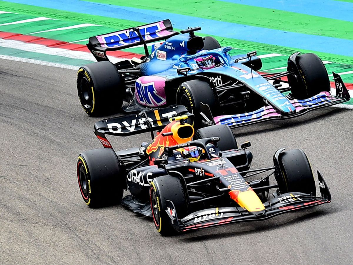 Foto: Alonso se encontró con un par de sorpresas en la carrera sprint del sábado. (Reuters/Massimo Pinca)