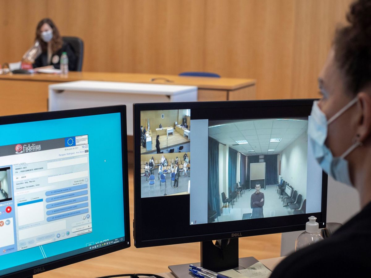 Foto: Un juicio celebrado por videoconferencia el pasado junio en Ourense. (EFE)