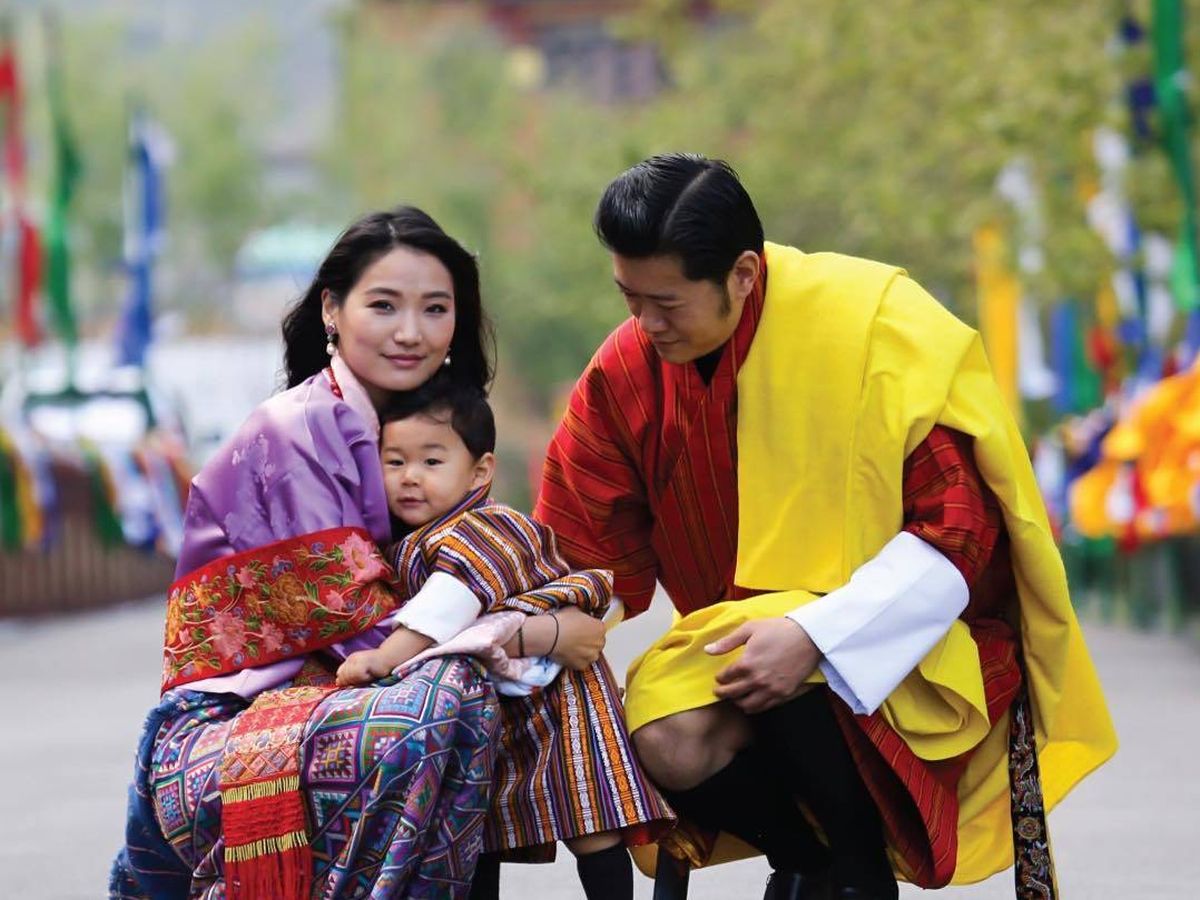 Foto: Los reyes de Bután, con su primogénito. (IG)