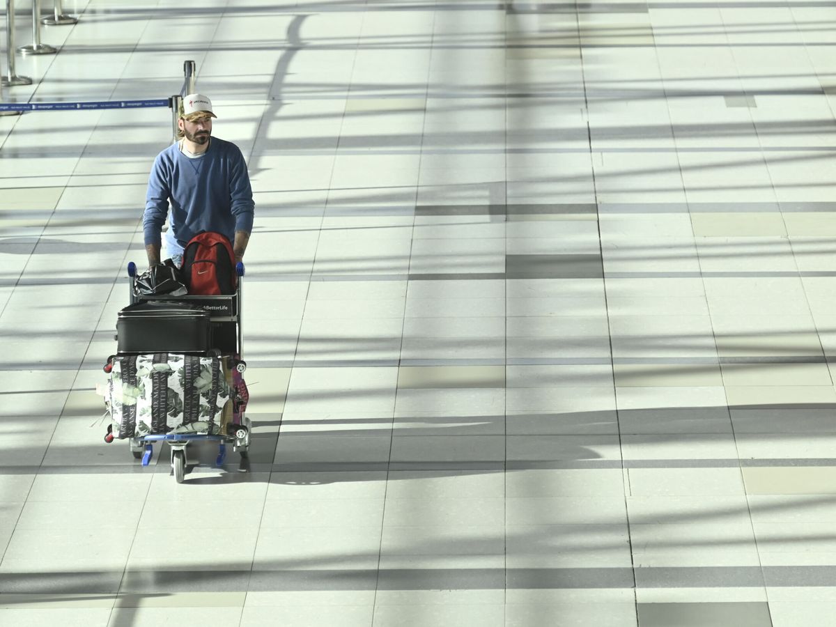 Un juzgado condena a Iberia a pagar 17.500 euros por perder una maleta