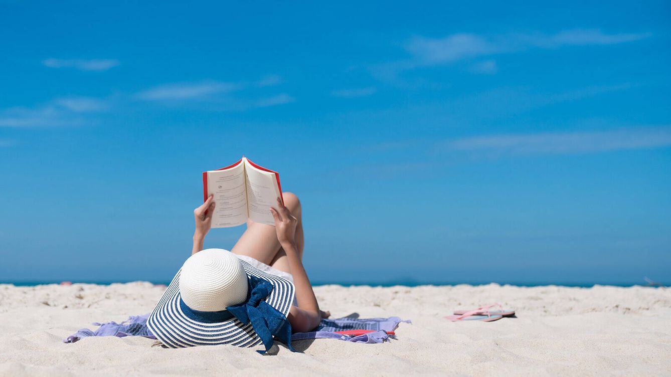 Cinco libros para leer en la playa y desconectar de la vida diaria