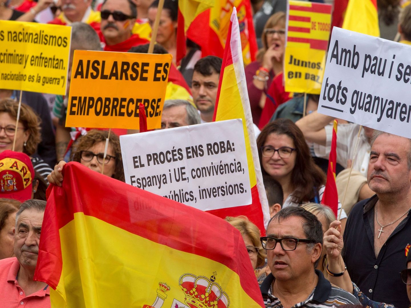 Imagen de la movilización con motivo del 12 de octubre en Barcelona. (EFE)