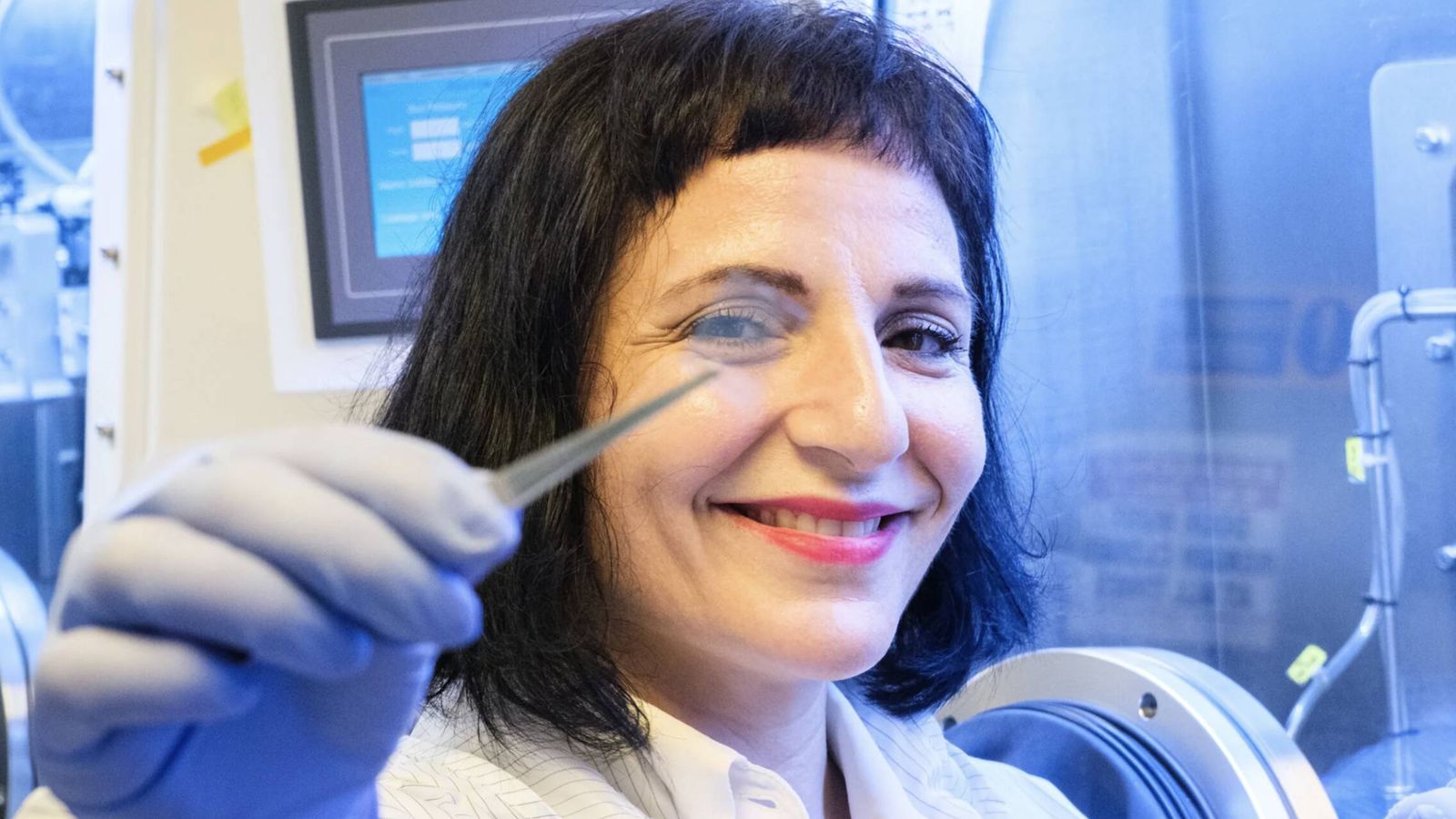 El fin de los paneles solares podrían ser estas 'pegatinas' transparentes que se colocan en las ventanas