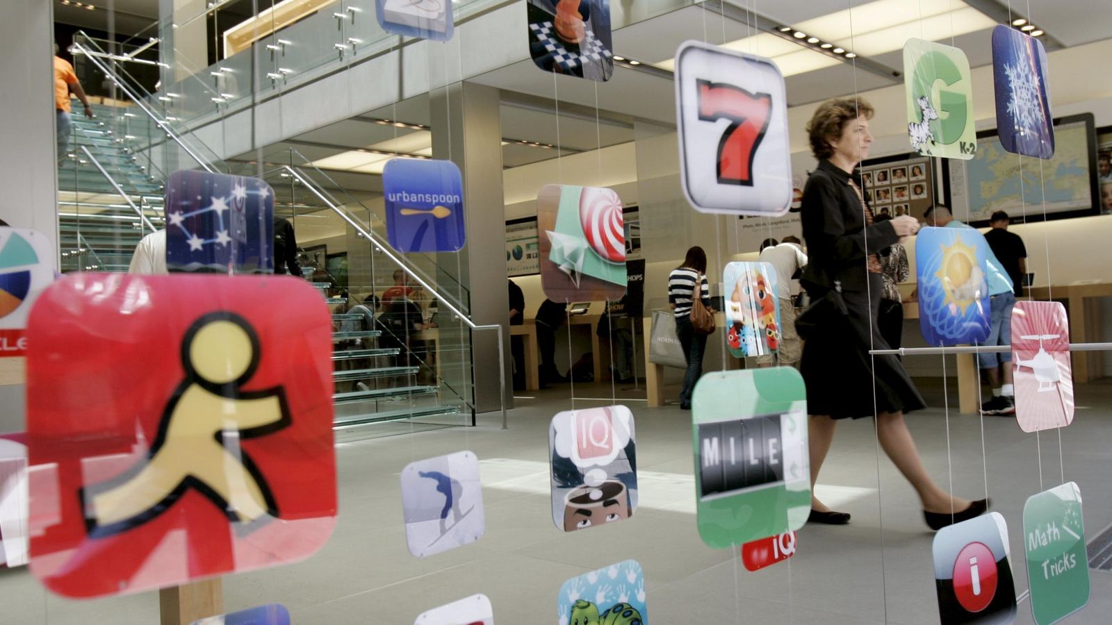 Foto: Iconos de 'apps' en una tienda de Apple. (Reuters)