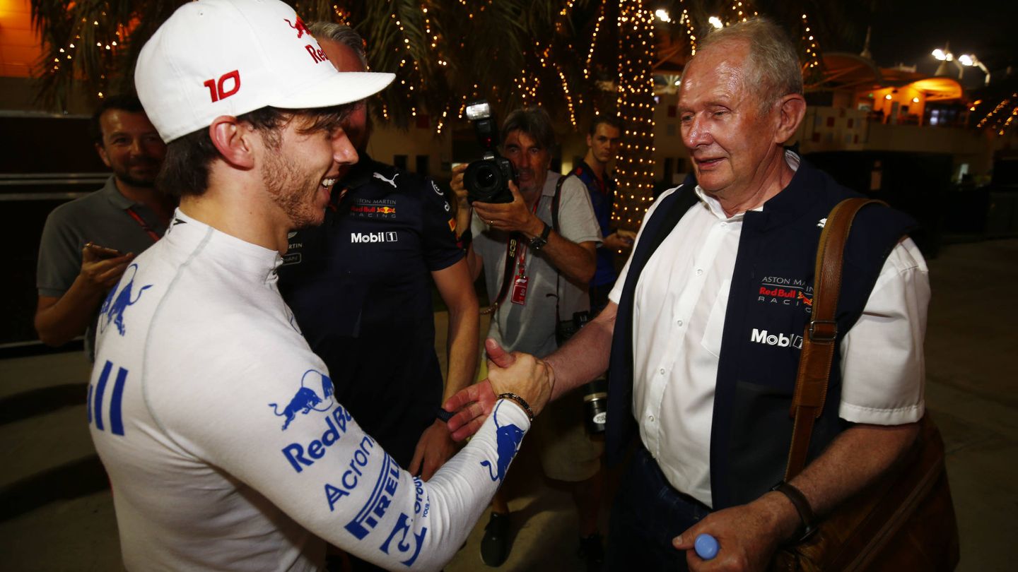 Helmut Marko, asesor de Red Bull, felicita a Pierre Gasly en Baréin. (Foto: Honda Racing F1)