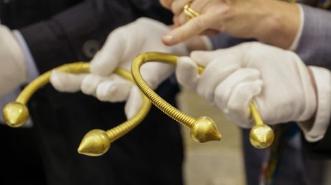 Alhajas milenarias en el arado: investigan la aparición de torques de oro en una finca gallega