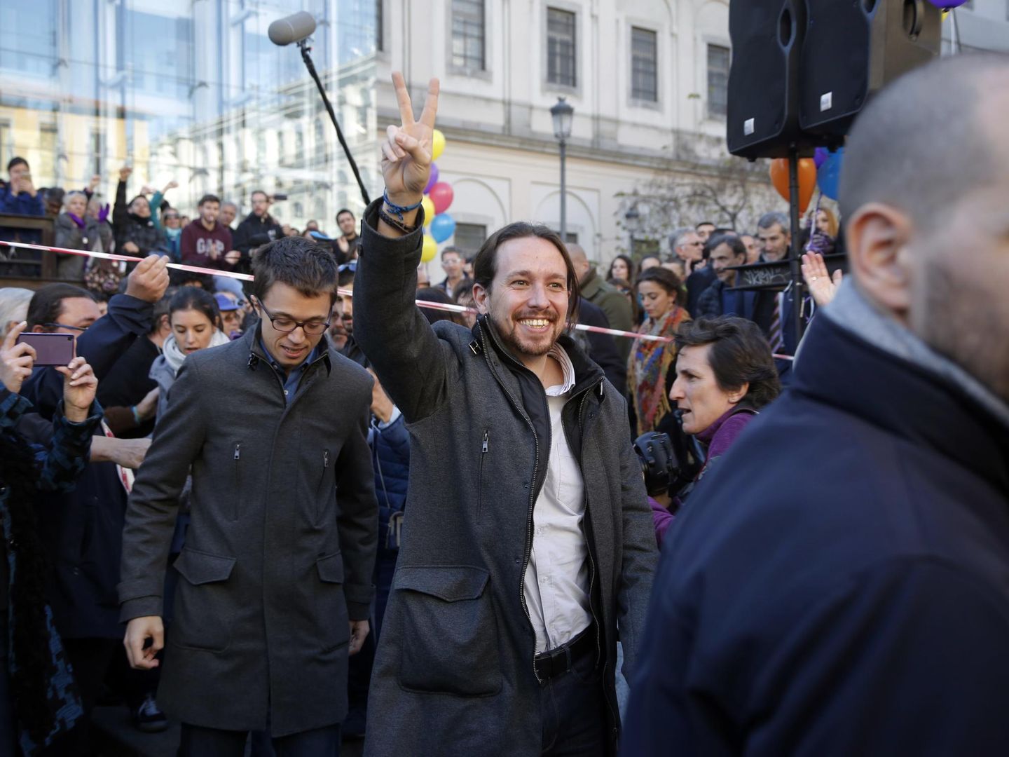 Pablo Iglesias, con el abrigo en cuestión. (Cordon Press)