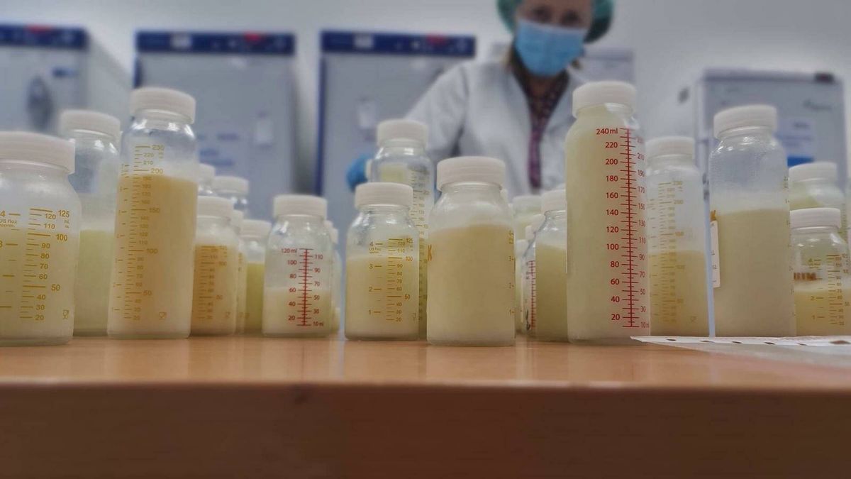 Una década dando de mamar a Madrid: "La gente sabe donar sangre, pero no leche materna"