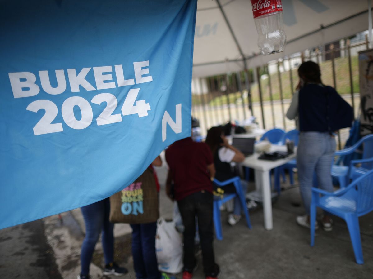 Foto: Preparativos para las elecciones en El Salvador. (EFE/Bienvenido Velasco)