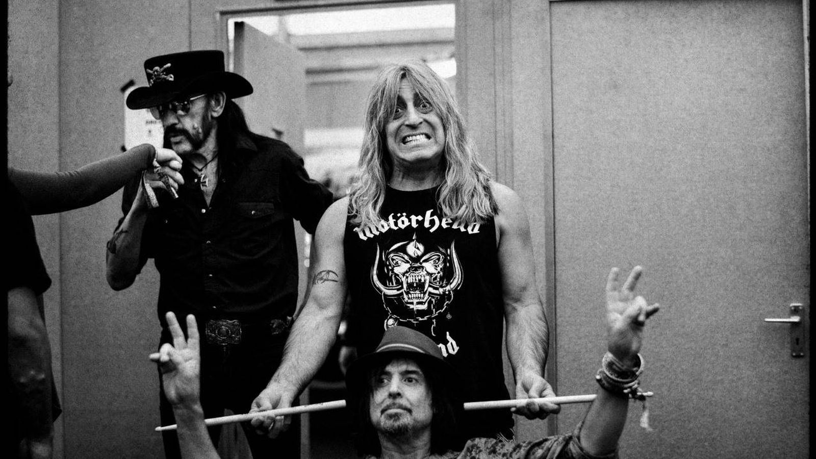 Foto: Mikkey Dee (c) con sus 'hermanos' Phil Campbell y Lemmy Kilmister.