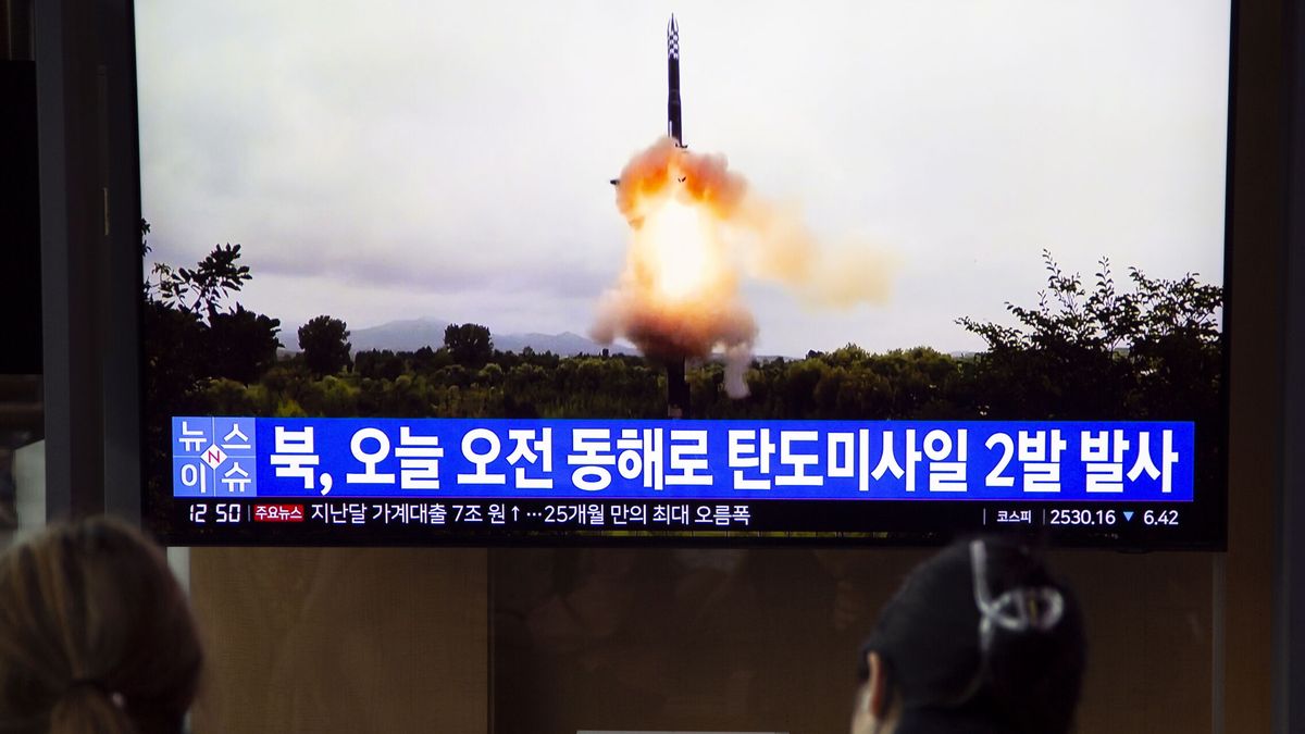 Corea del Norte lanza dos misiles balísticos al mar de Japón