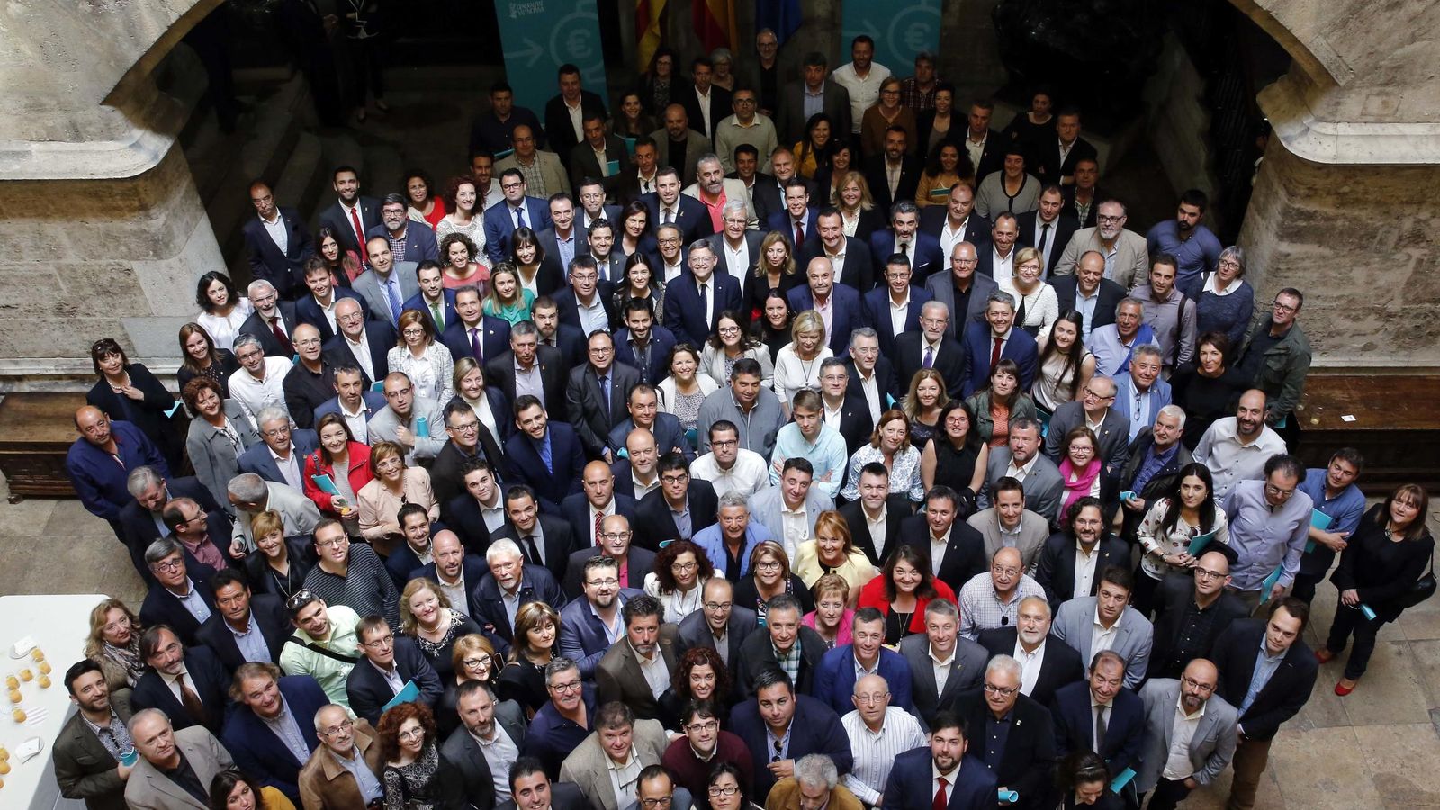 Foto: Los alcaldes, en el Palau de la Generalitat. (GVA)