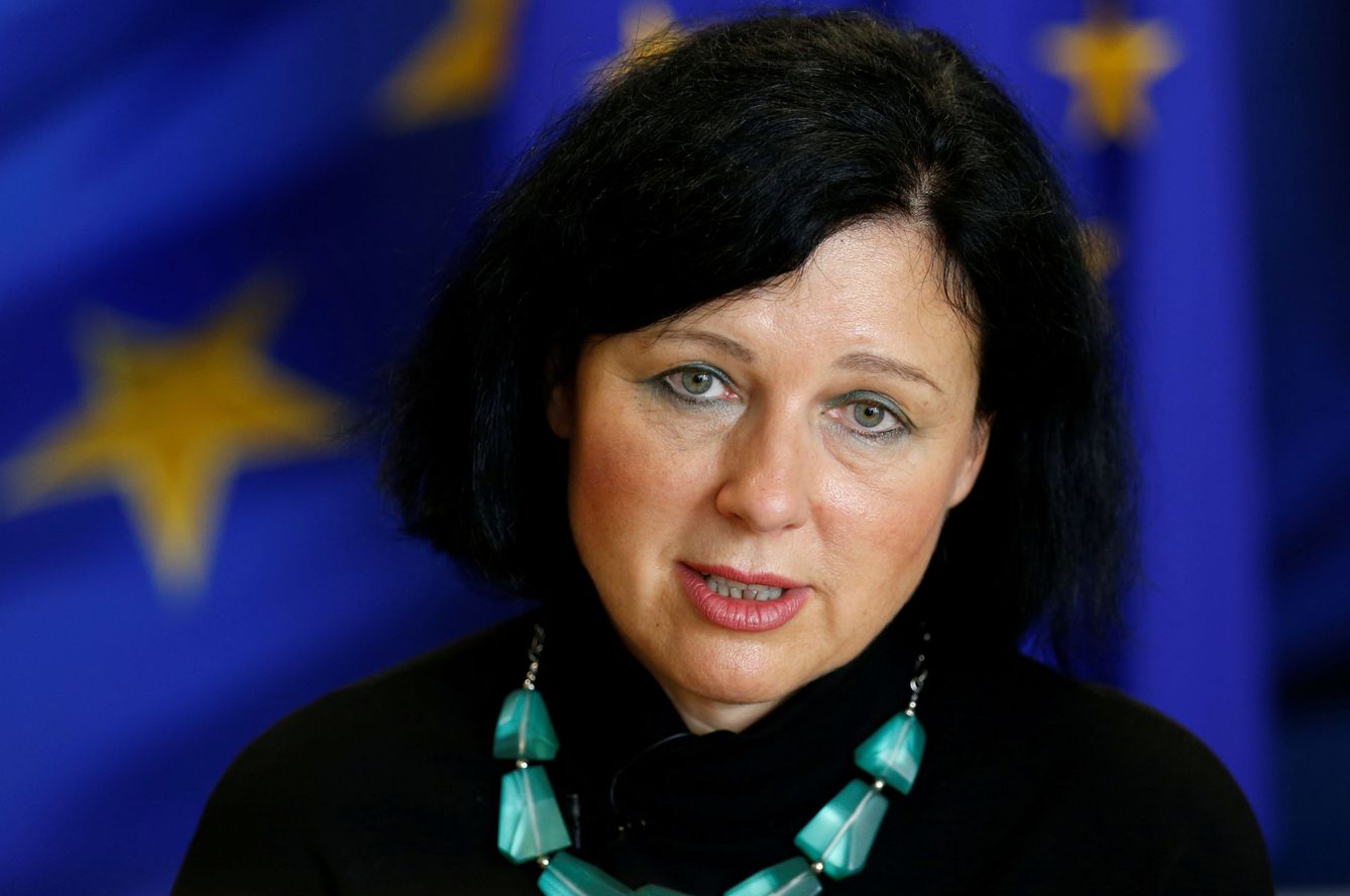 Jourová, comisaria europea de Justicia, advierte a Facebook que si no reacciona, pedirá que le sancionen (REUTERS)